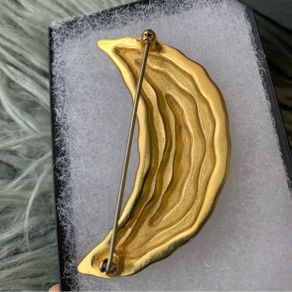 Vintage Crescent Moon Shaped Brooch - Picture 4 of 7